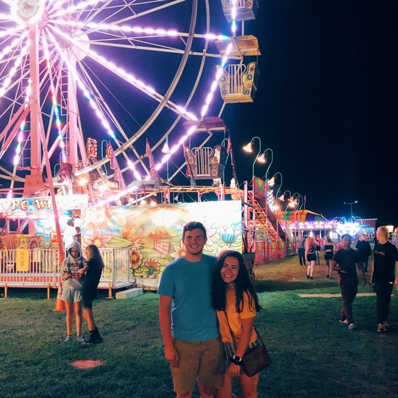 Meet your Posher, Becca - Picture 2 of 3